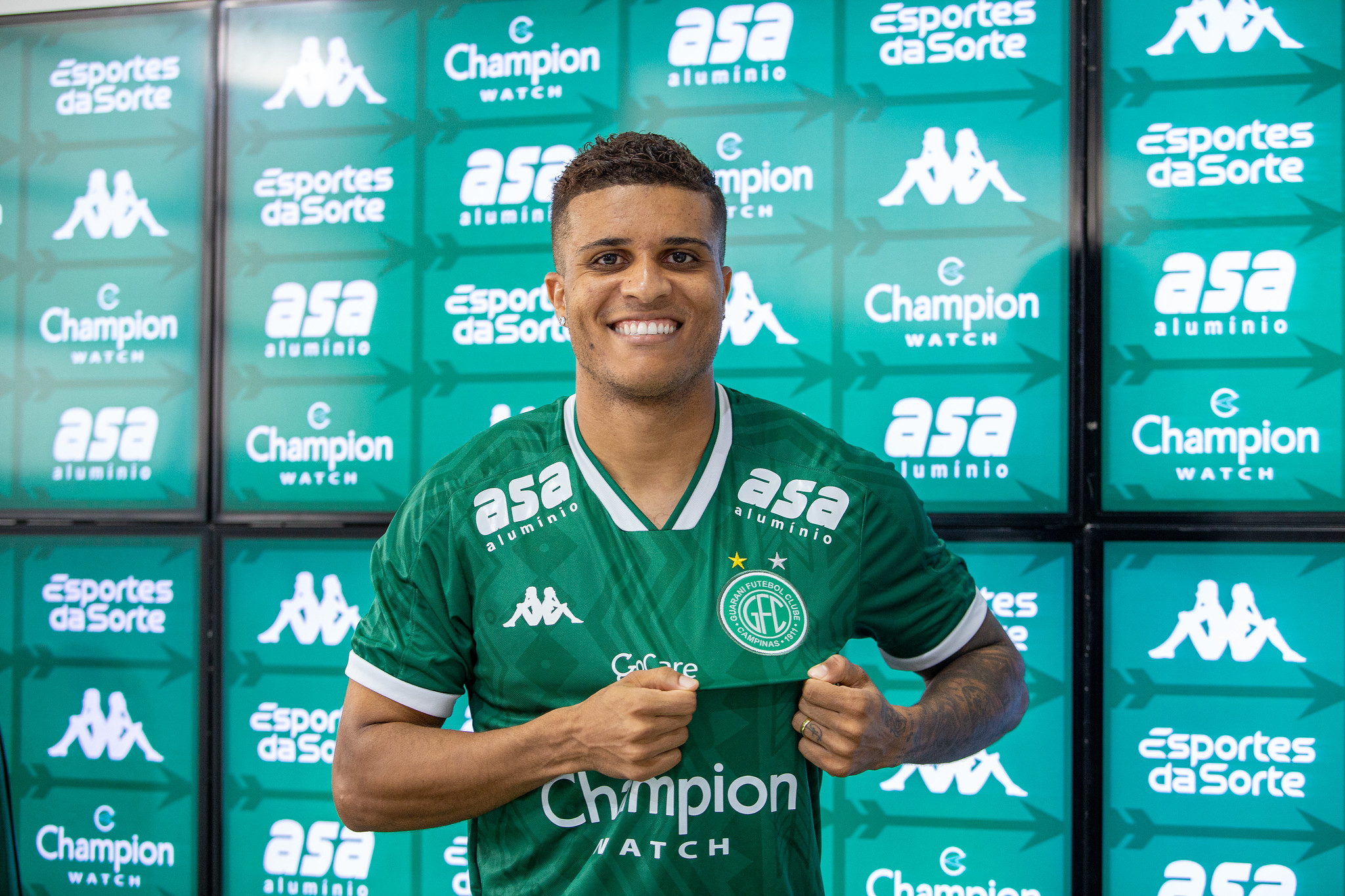 De volta pra casa, João Victor celebra acerto com o Guarani