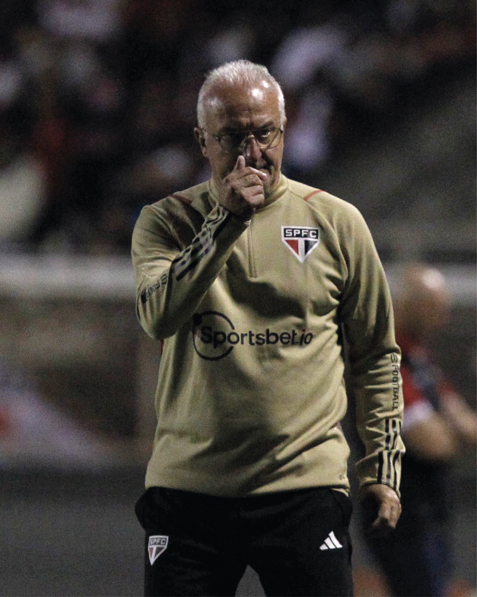 Dorival Júnior celebra aniversário com classificação do São Paulo na Copa do Brasil