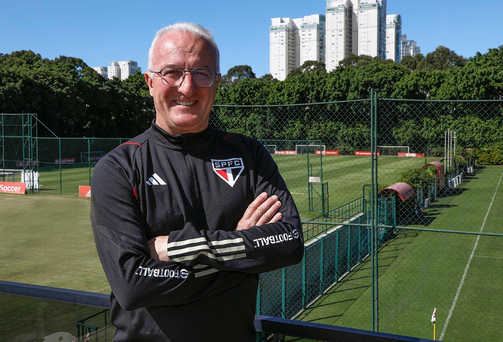 Dorival Júnior chega no São Paulo e pede paciência a torcida