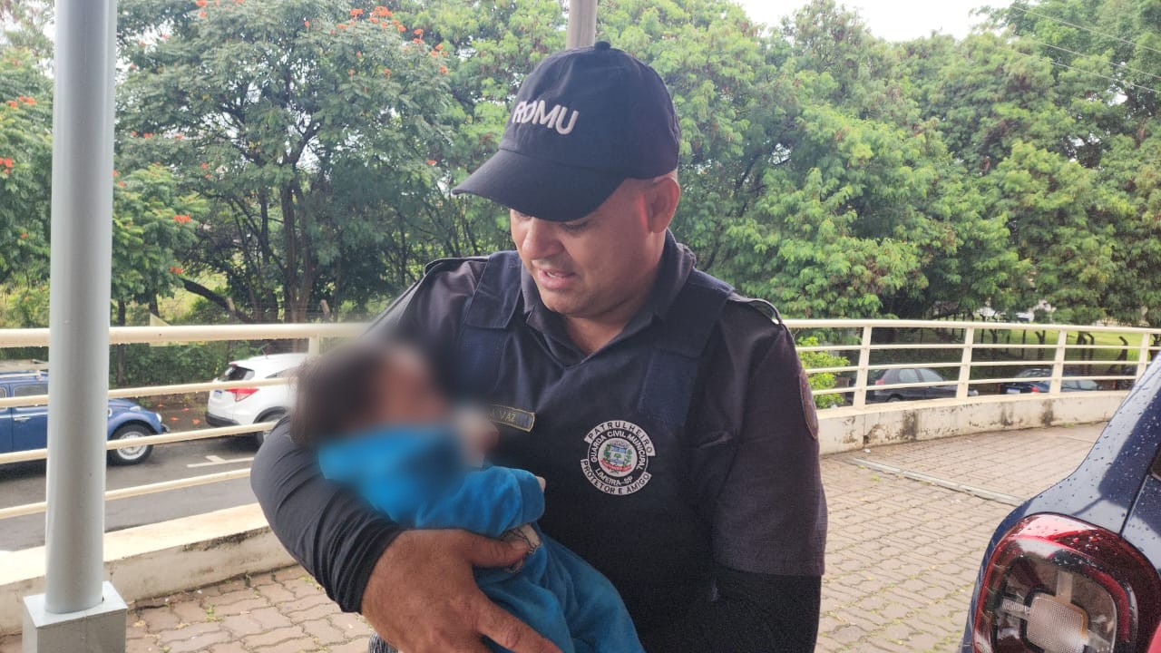 GCMs de Limeira salvam vida de criança engasgada com leite