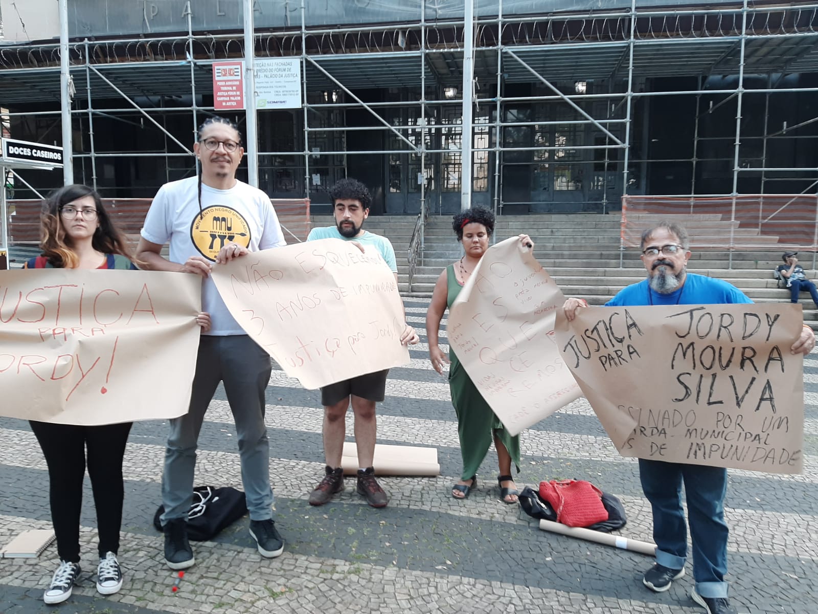 Grupo relembra três anos da morte de adolescente por guarda municipal