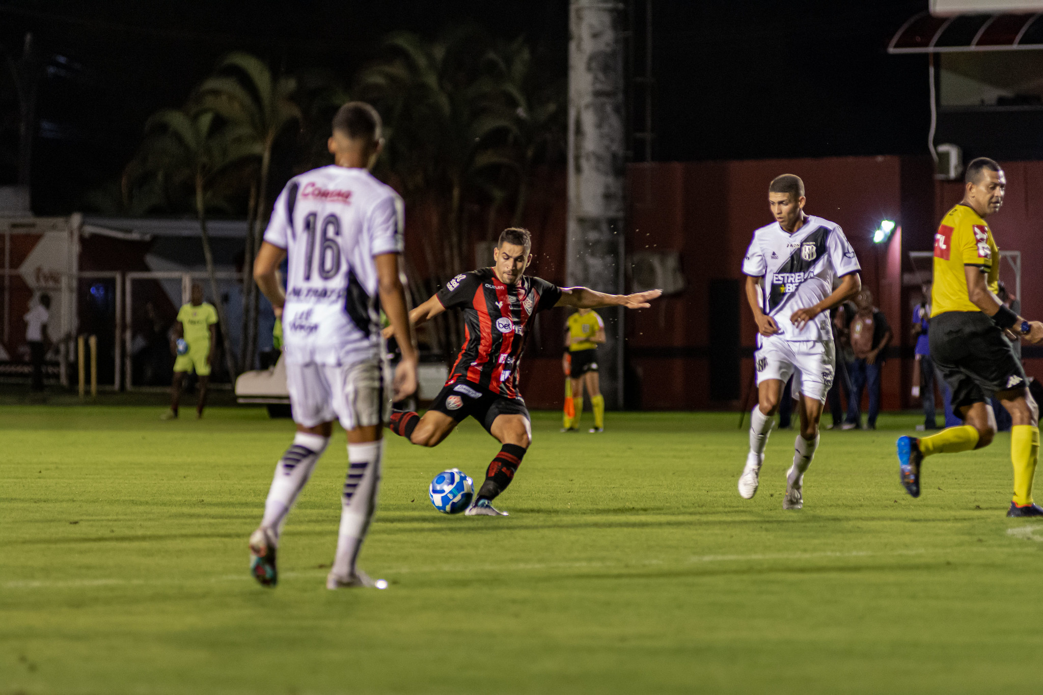 Hélio dos Anjos lamenta atuação da Ponte na derrota para o Vitória: “Jogo muito abaixo da nossa expectativa”