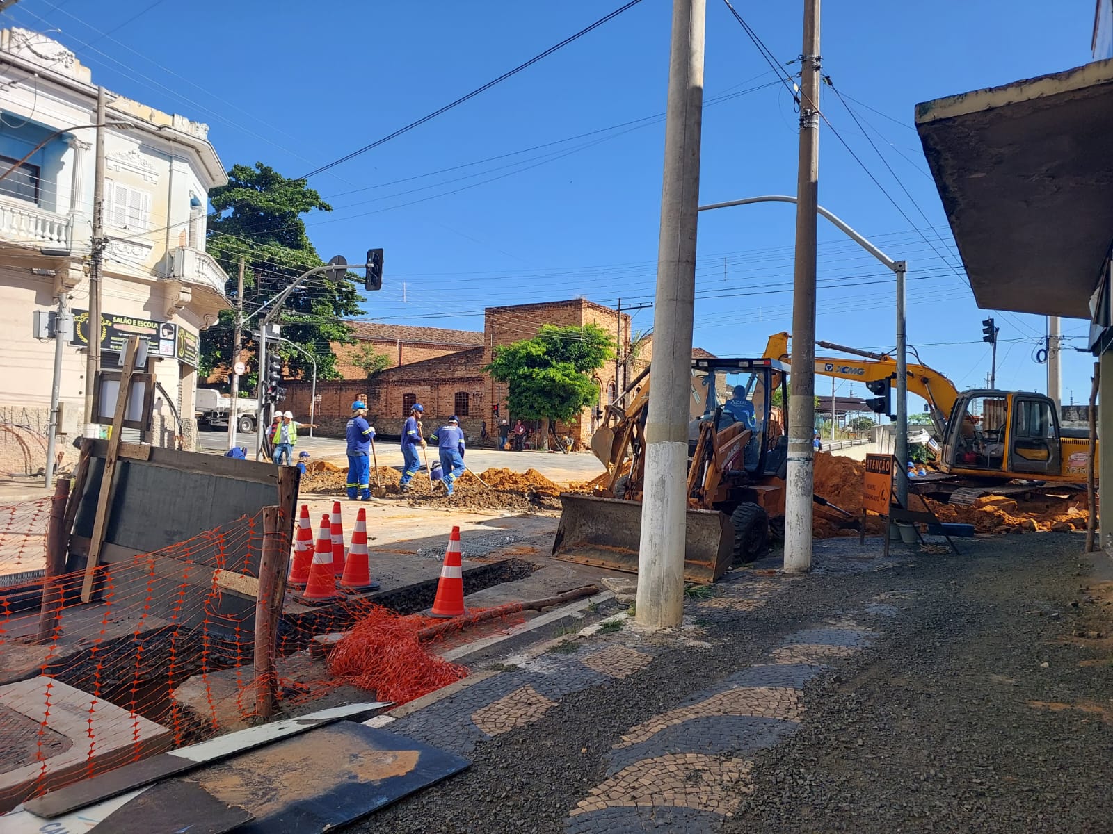 Interdição entre as avenidas Dr. Campos Sales e Andrade Neves impacta trânsito