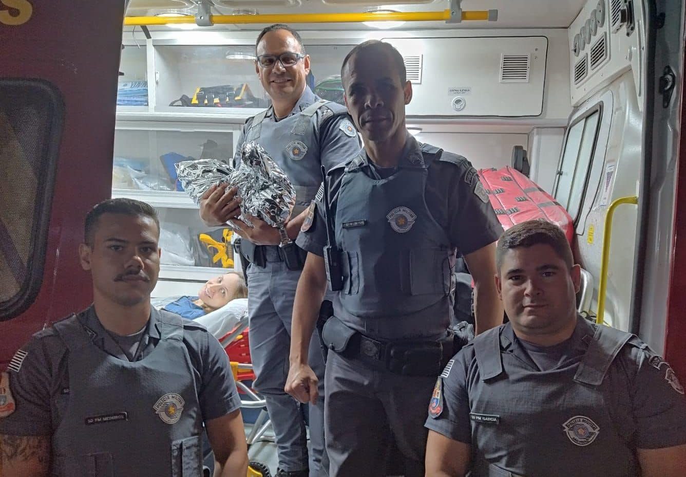 PMs ajudam mulher a dar à luz no Nova Europa, em Campinas