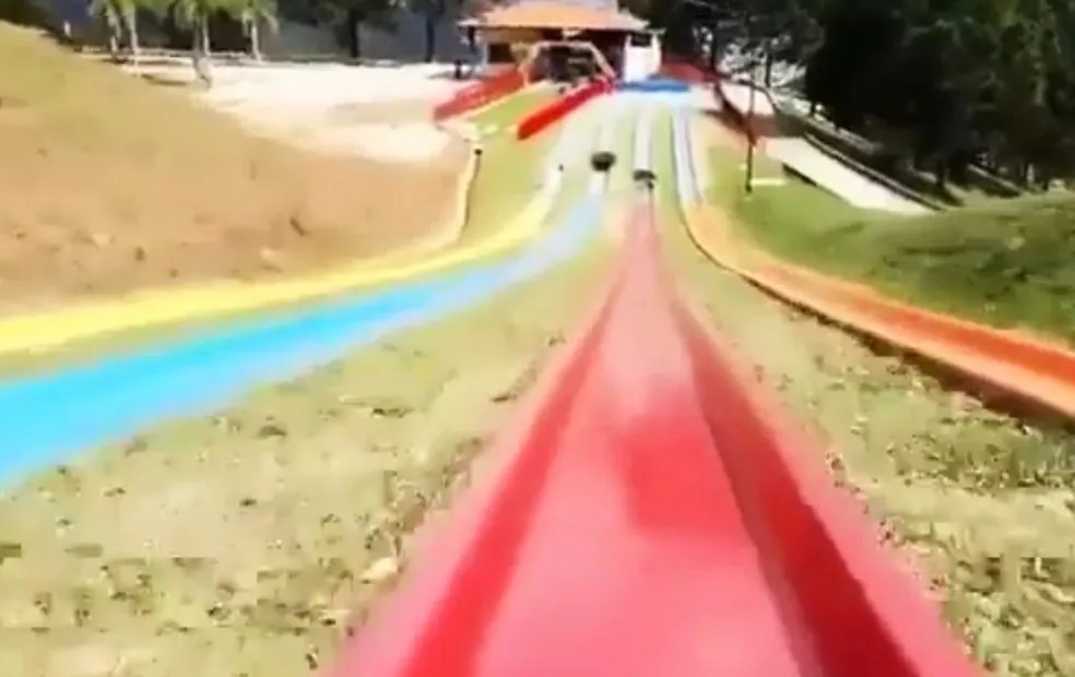 Mulher que morreu foi a primeira a descer tobogã após garoa, afirmou marido da vítima