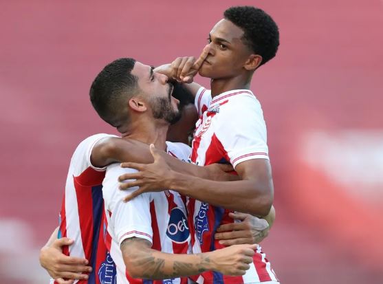 Regularizado no BID, Anilson fica à disposição do técnico Hélio dos Anjos