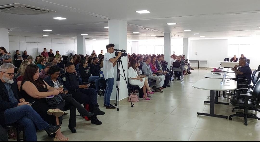 Educadores e membros do Judiciário de Campinas debatem violência escolar