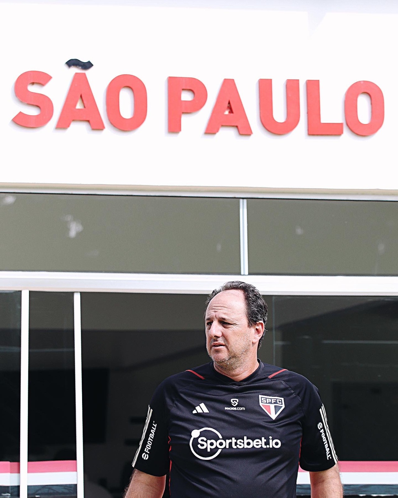 Rogério Ceni monta São Paulo com três zagueiros para estreia na Sul-Americana