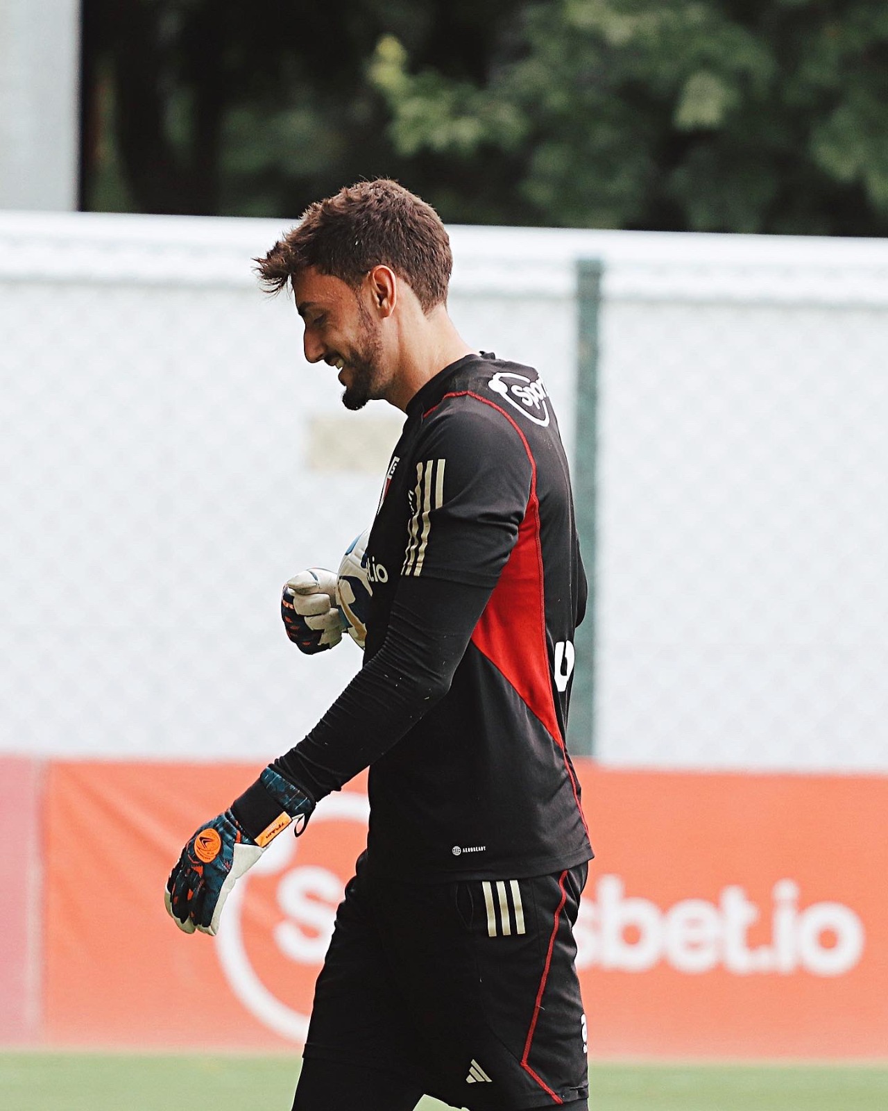 São Paulo comemora estabilidade no gol com Rafael