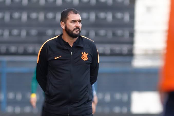 Sem técnico Cuca, Corinthians pensa em alternativas