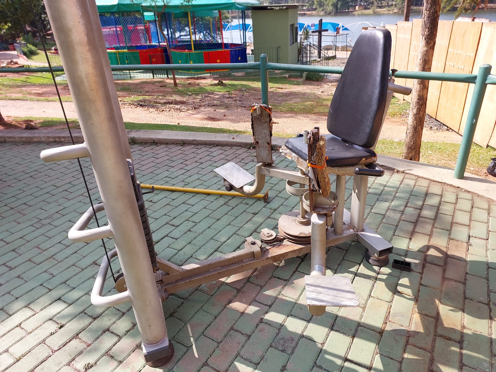 Usuários denunciam situação precária da academia da Lagoa do Taquaral