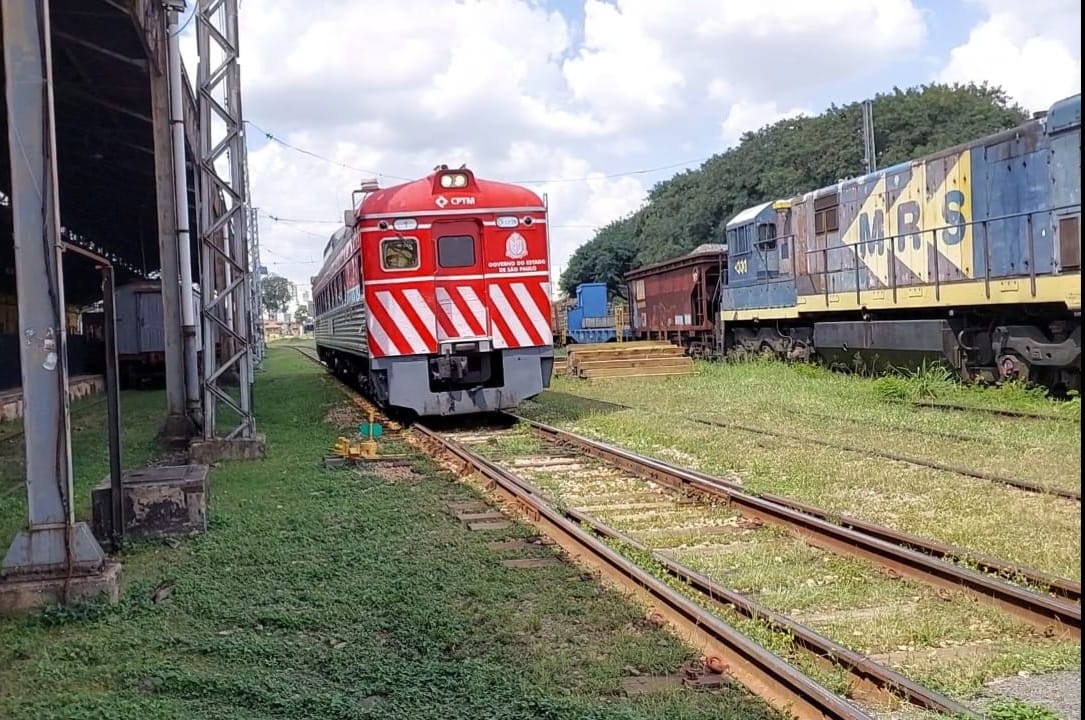Apesar de empolgados, passageiros se frustram com prazo do Trem Intercidades