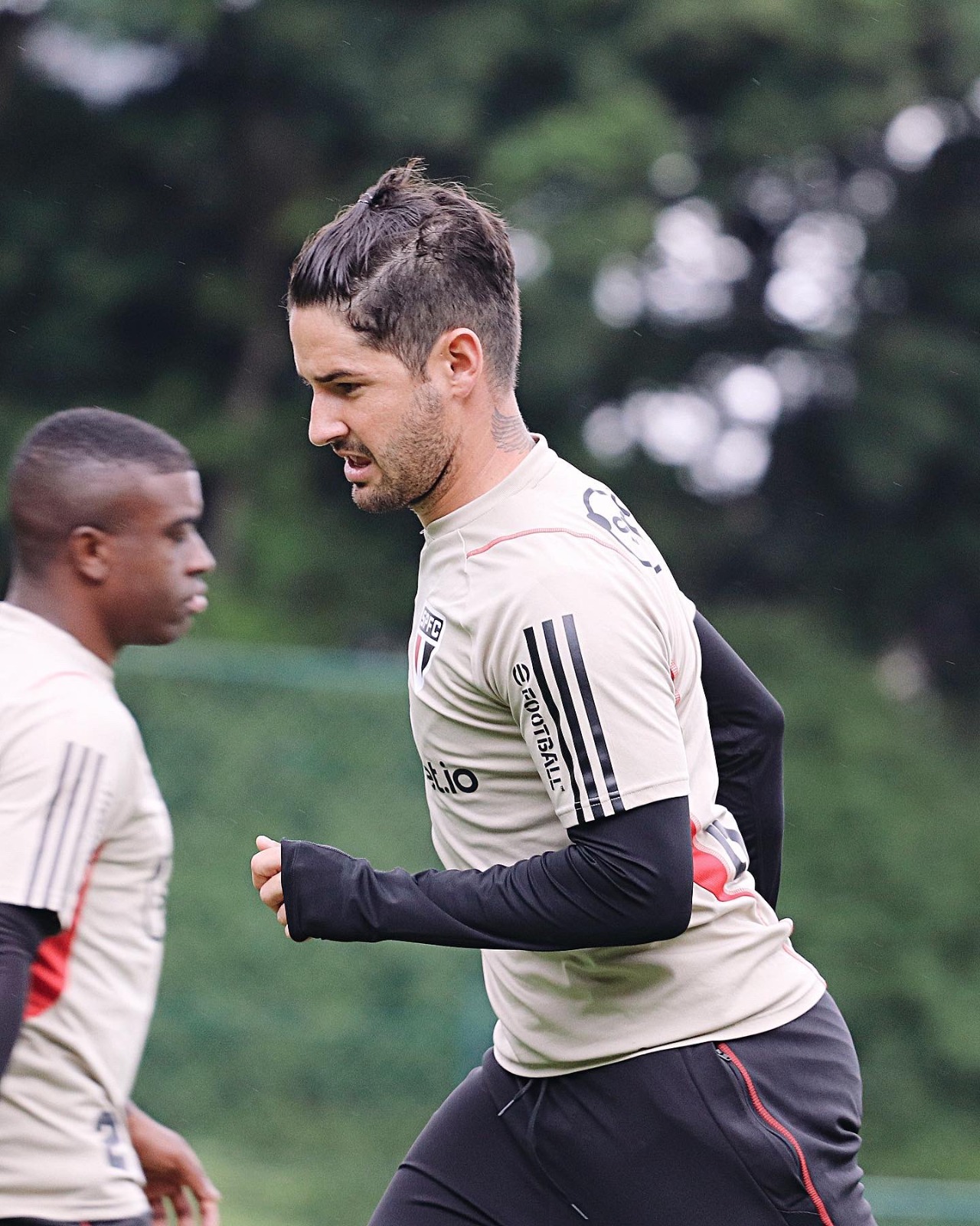 Alexandre Pato é bem recebido e já participa do primeiro treino da semana no São Paulo