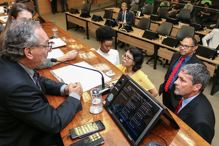 Câmara aprova “clube de benefícios” de medicamentos para servidores