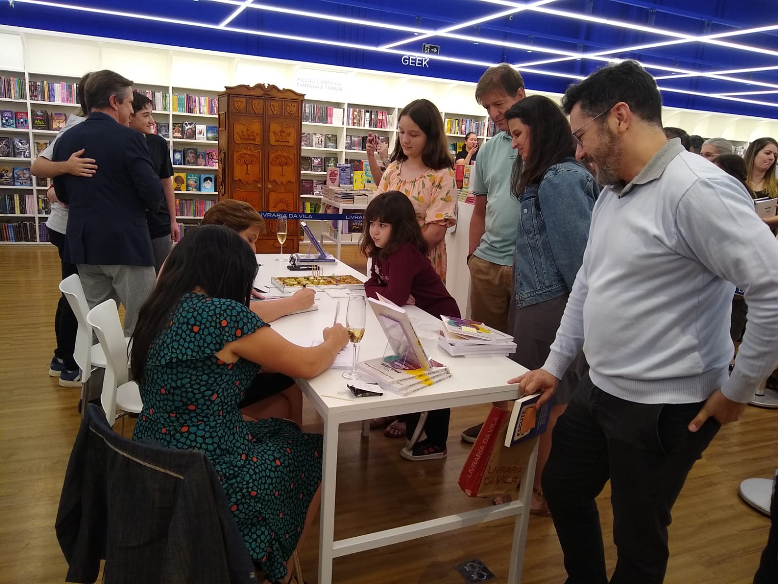 Cássia Godoy, Leny Kyrillos e Mílton Jung autografam livros em Campinas