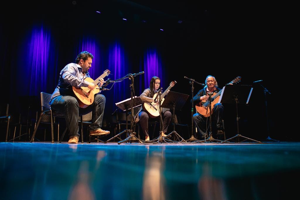 Conservatório Carlos Gomes recebe grupo Violões Artes Trio 