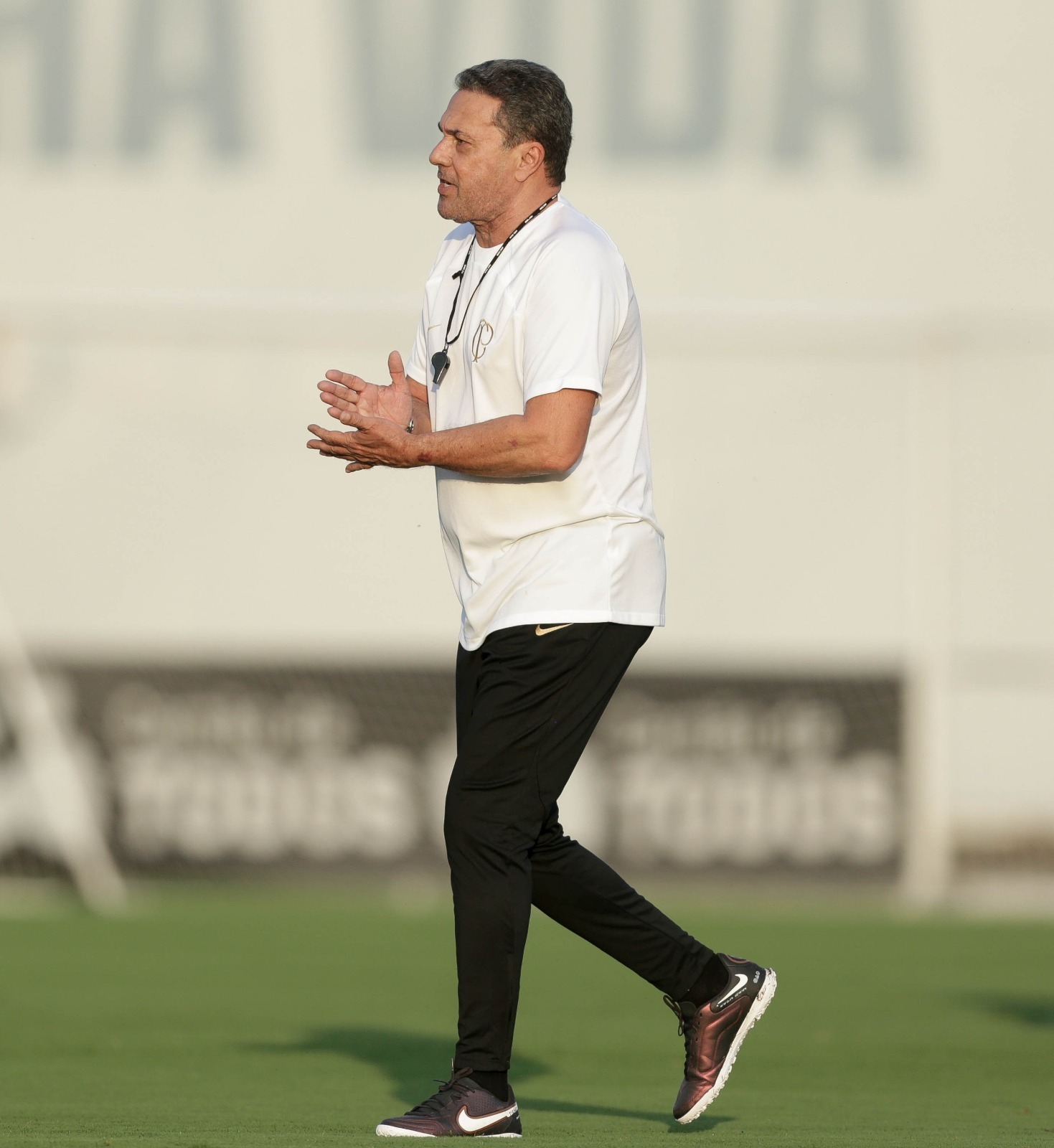 Corinthians enfrenta o Fortaleza e pode contar com volta de Fábio Santos