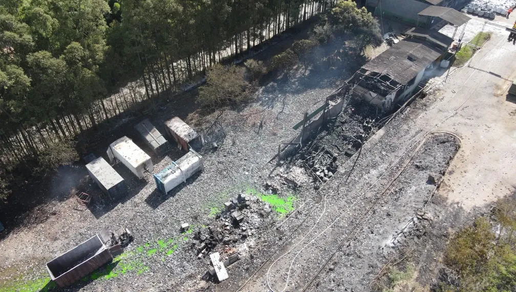 Funcionário fica ferido em incêndio em fábrica de Paulínia