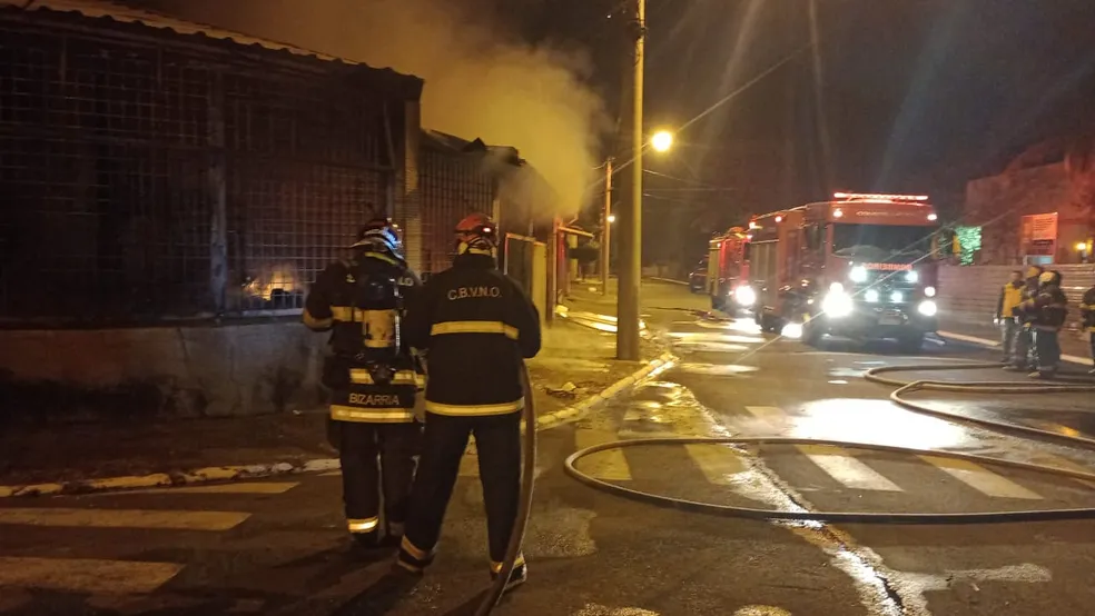 Casa vazia pega fogo em Nova Odessa; ninguém ficou ferido