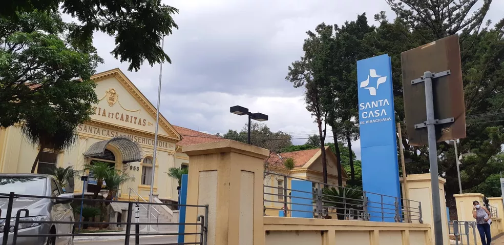 Mãe que foi esfaqueada recebe autorização para ficar com bebê na UTI