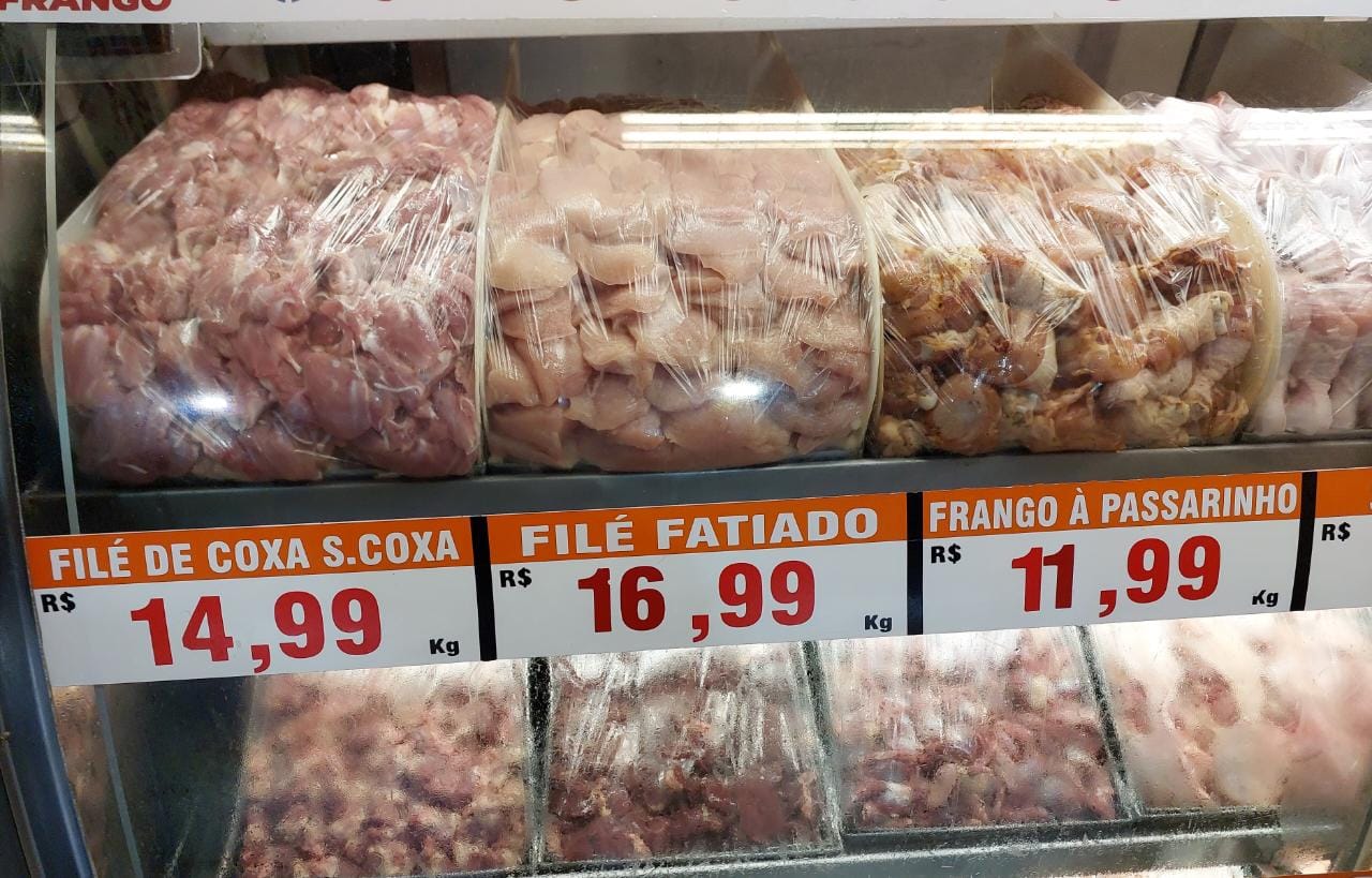 Preço do frango diminui na granja, mas consumidor ainda não sente no bolso