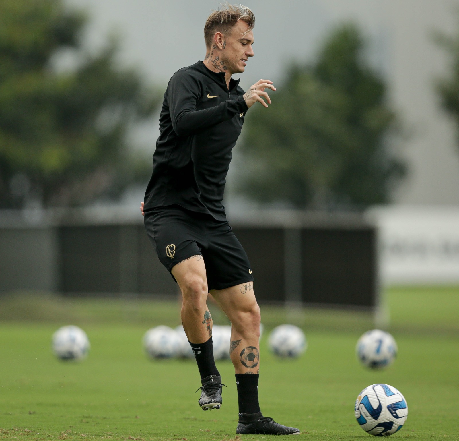 Sem grana, Corinthians pensa em promover garotos da base para compor o elenco