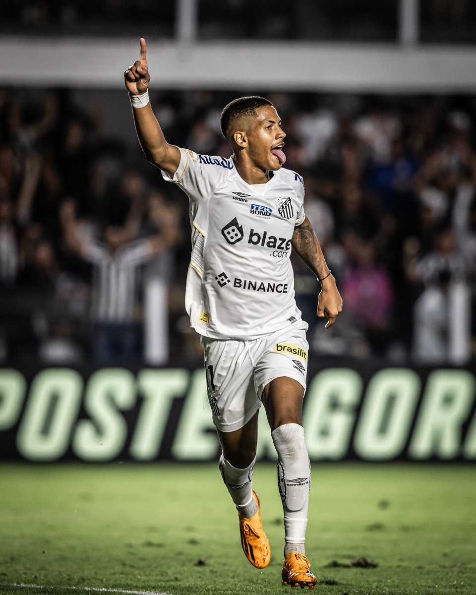 Técnico Odair Hellmann comemora bom desempenho do Santos na vitória sobre o Bahia