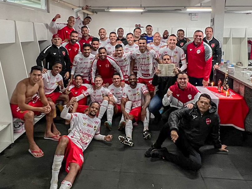 Antes de enfrentar o Guarani, técnico do Vila Nova enaltece grupo da Série B