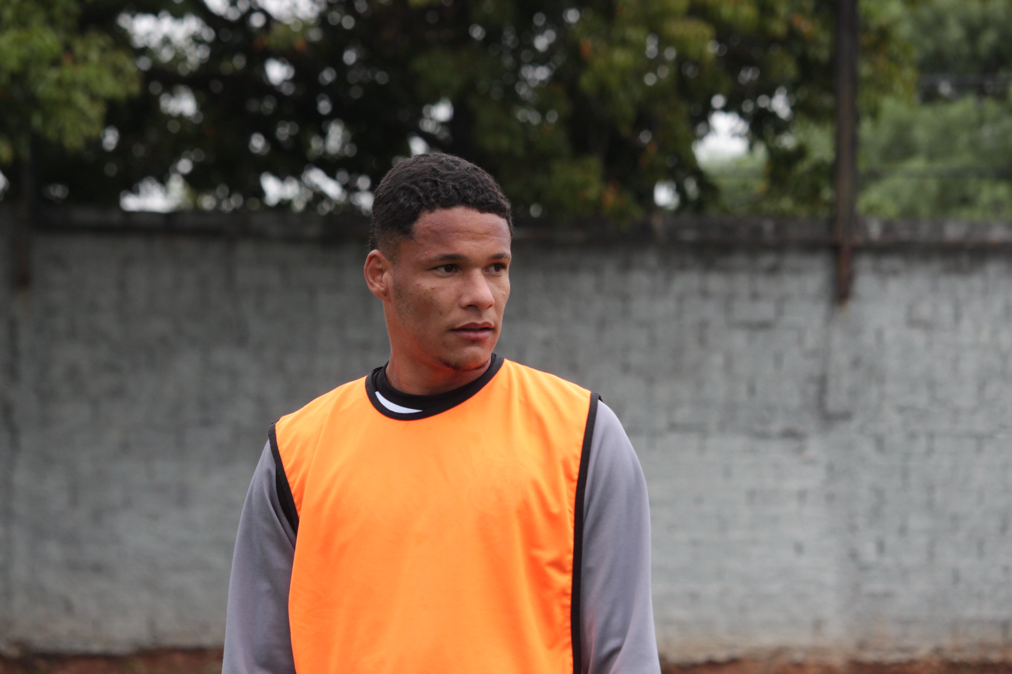 Após estreia pela Ponte Preta, atacante Tales busca mais espaço na equipe