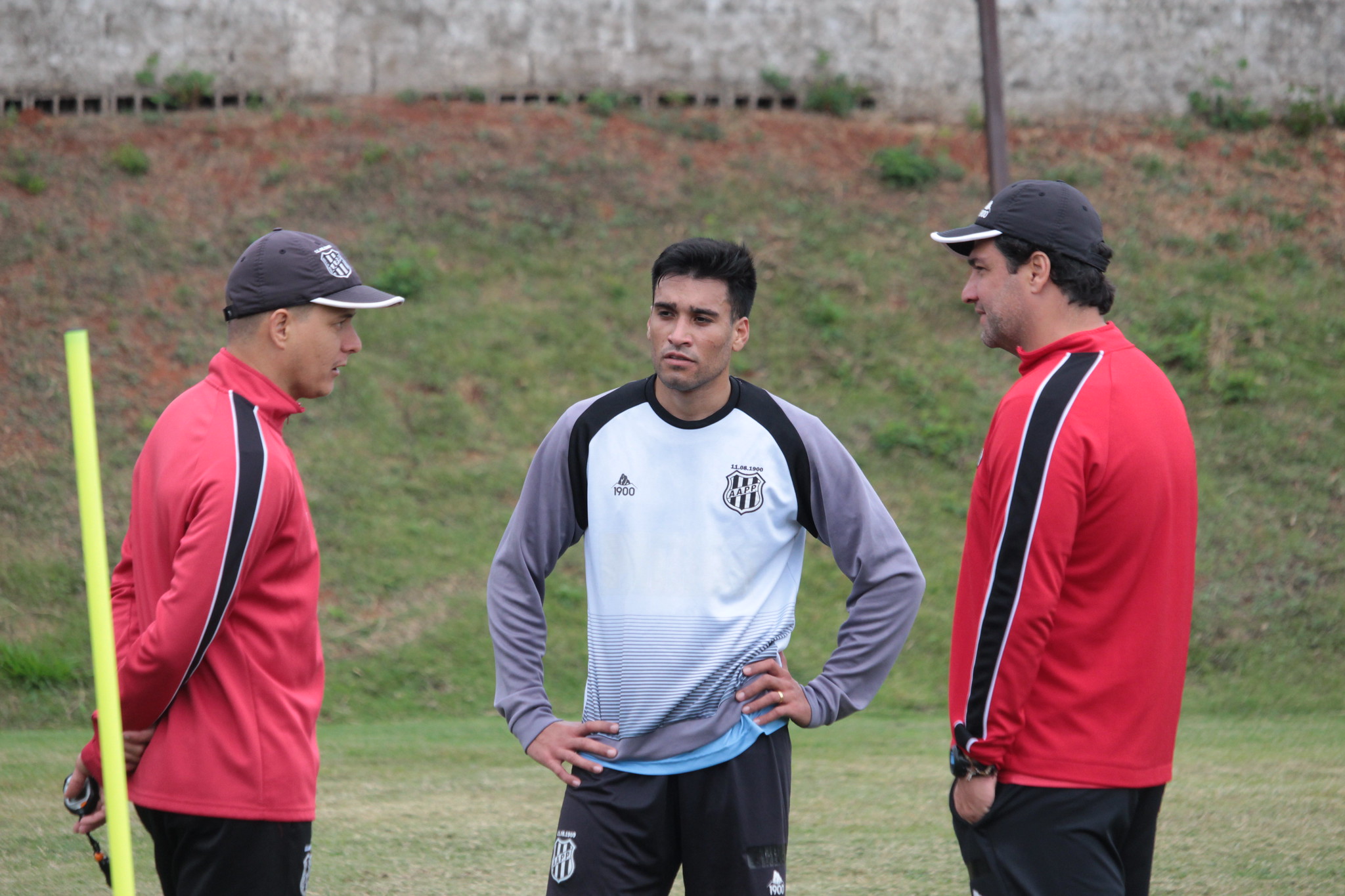 Após lesão no quadril, Fraga inicia processo de transição na Ponte Preta