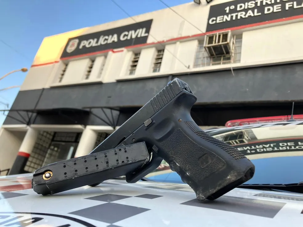 Criminoso quebra a perna ao tentar assaltar casal usando arma falsa em Campinas