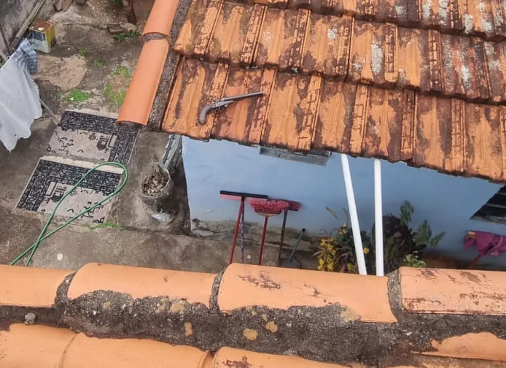 Homem é preso por roubar motorista de app, agredir mulher e atirar contra PMs