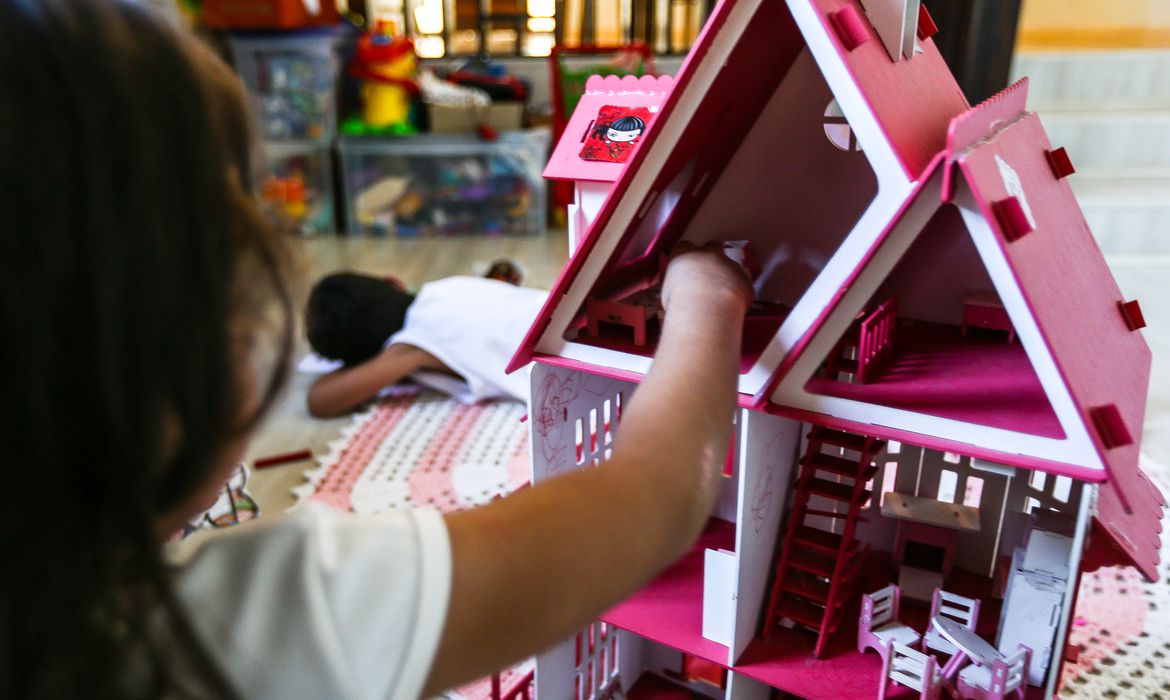 Bombeiros orientam sobre cuidados com crianças nas férias escolares