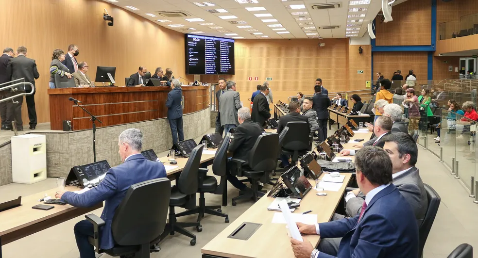 Projeto prevê taxa de estadia de carros apreendidos cobrada apenas em dias úteis