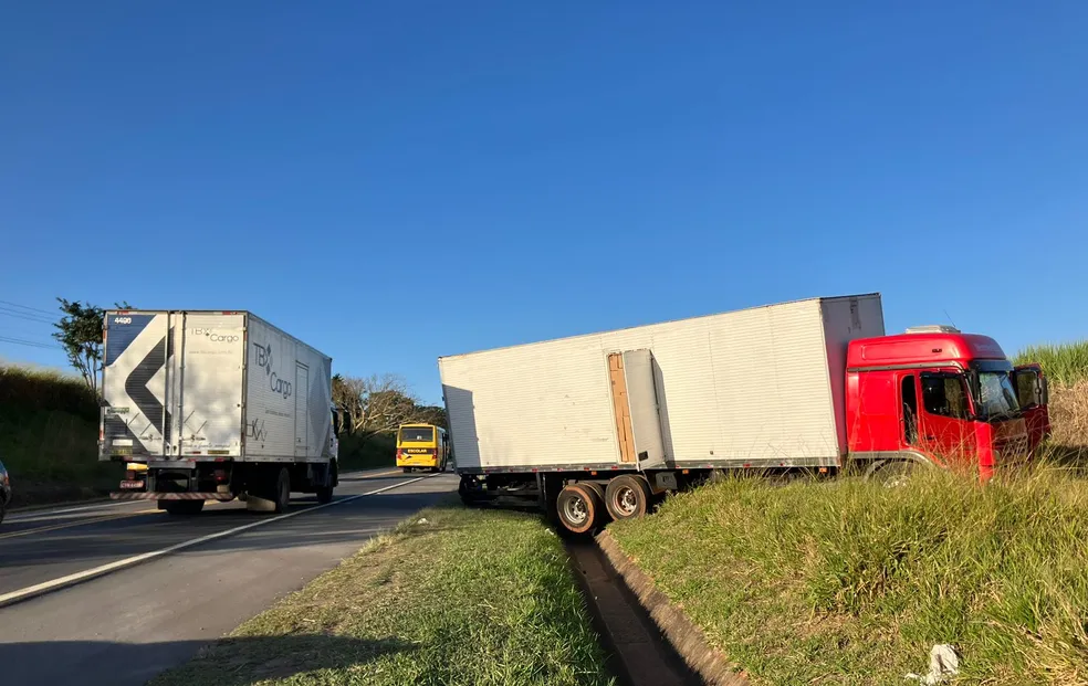 Motorista de caminhão com cigarros parado na Anhanguera participou do roubo