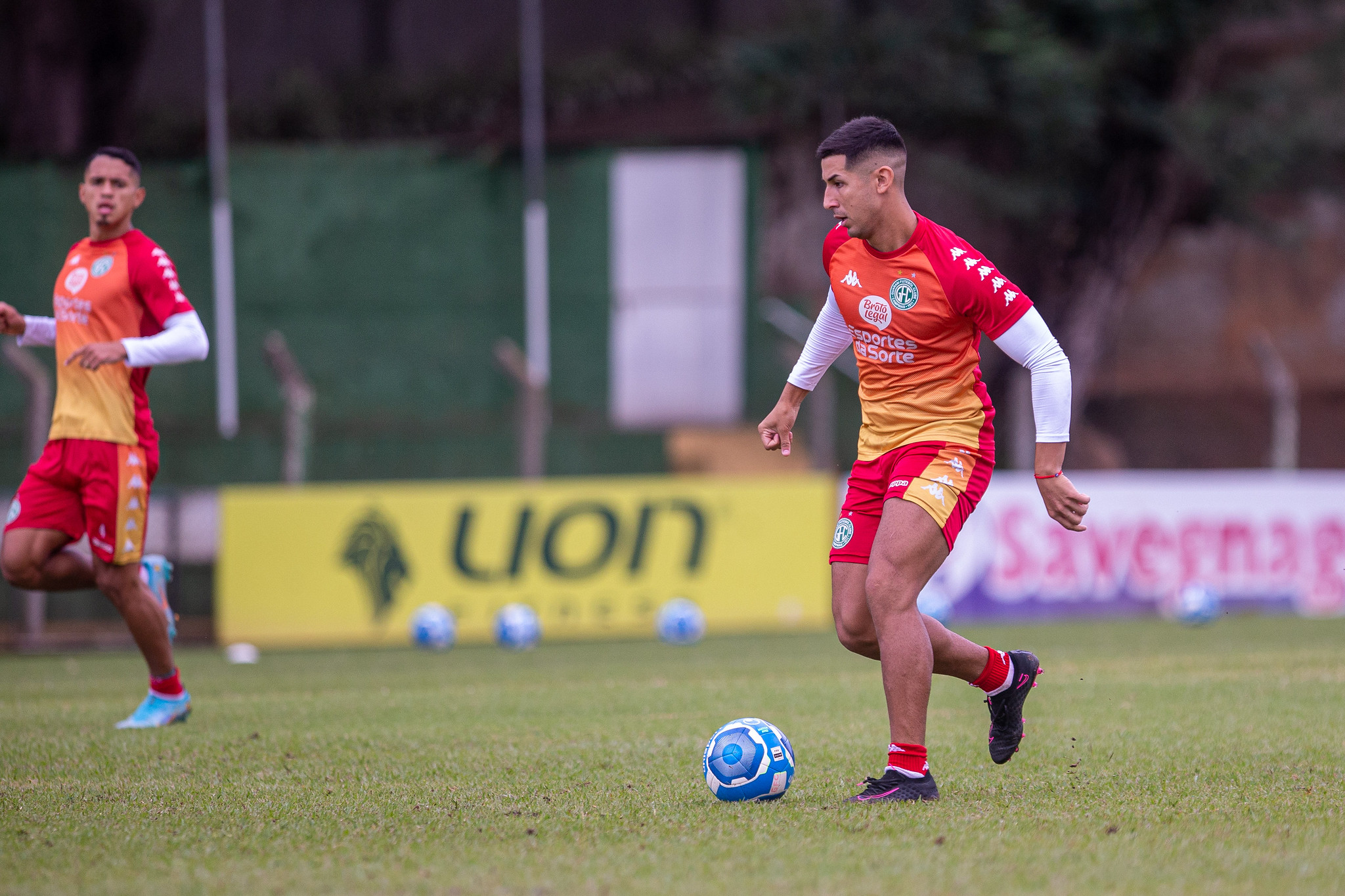 Com contrato até julho, Alvariño segue com futuro incerto no Guarani