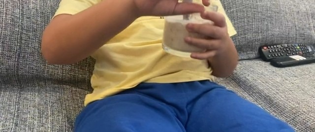 Pais afirmam que hospital esqueceu gaze dentro de criança após cirurgia