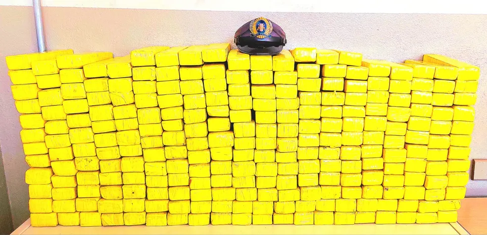 Carro com 210kg de maconha é apreendido em São Pedro