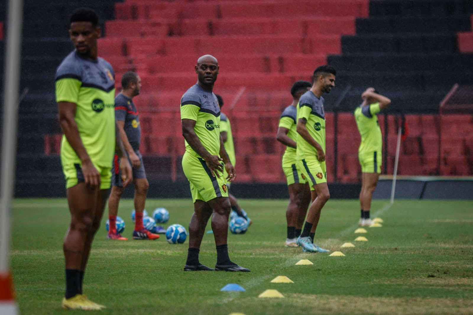 Elenco consistente é arma do Sport Recife nesta Série B, diz técnico Enderson Moreira