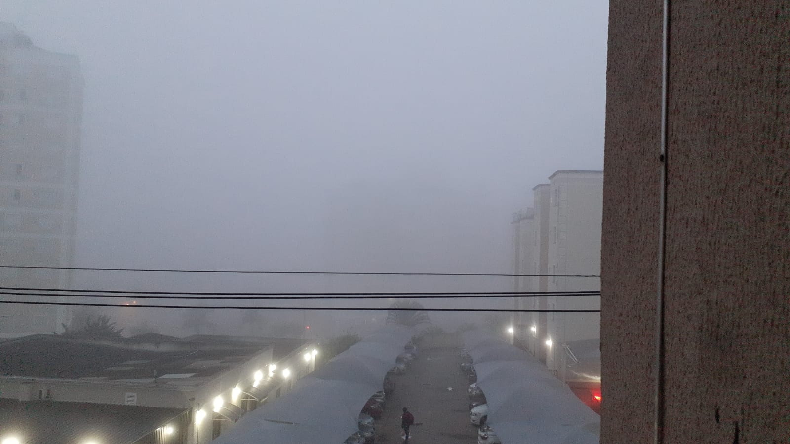 Frio e neblina mudam a paisagem de Campinas nesta sexta