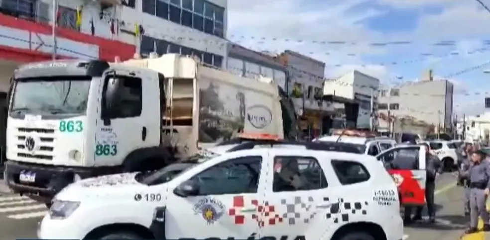 Homem morre atropelado por caminhão de lixo em Piracicaba