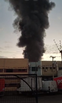 Incêndio destrói fábrica de velas em Americana