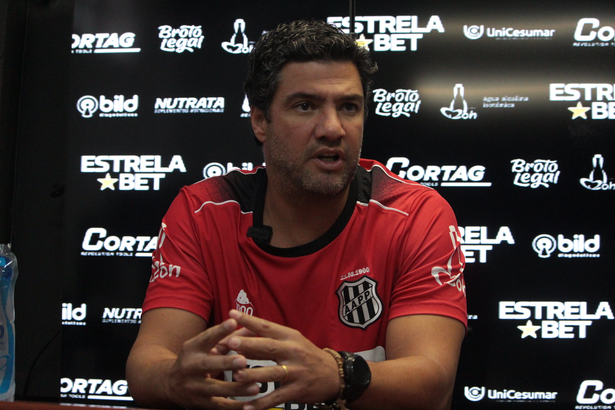 “Jamais passa pela minha cabeça entregar o cargo”, afirma Felipe Moreira após empate com ABC