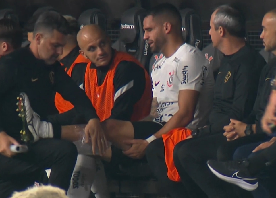 Meio-campo Renato Augusto aguarda exames para saber quando volta ao Corinthians