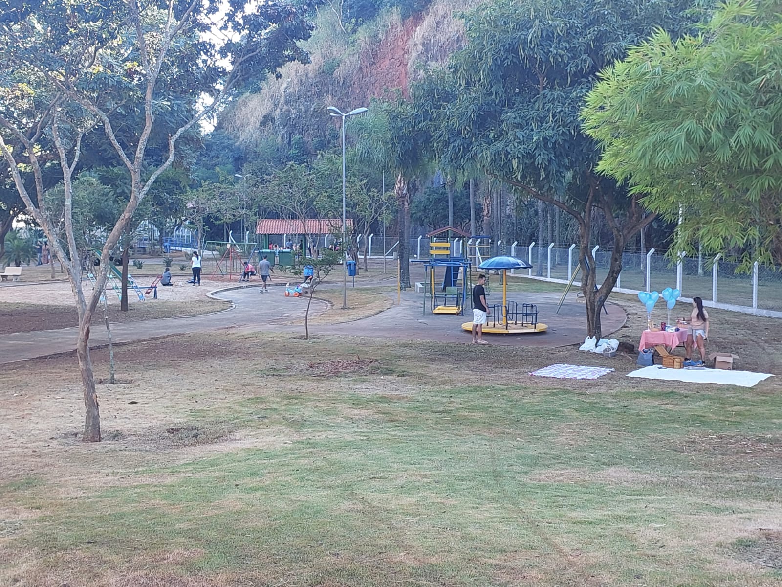 Criança tem suspeita de maculosa após passeio na Pedreira do Chapadão