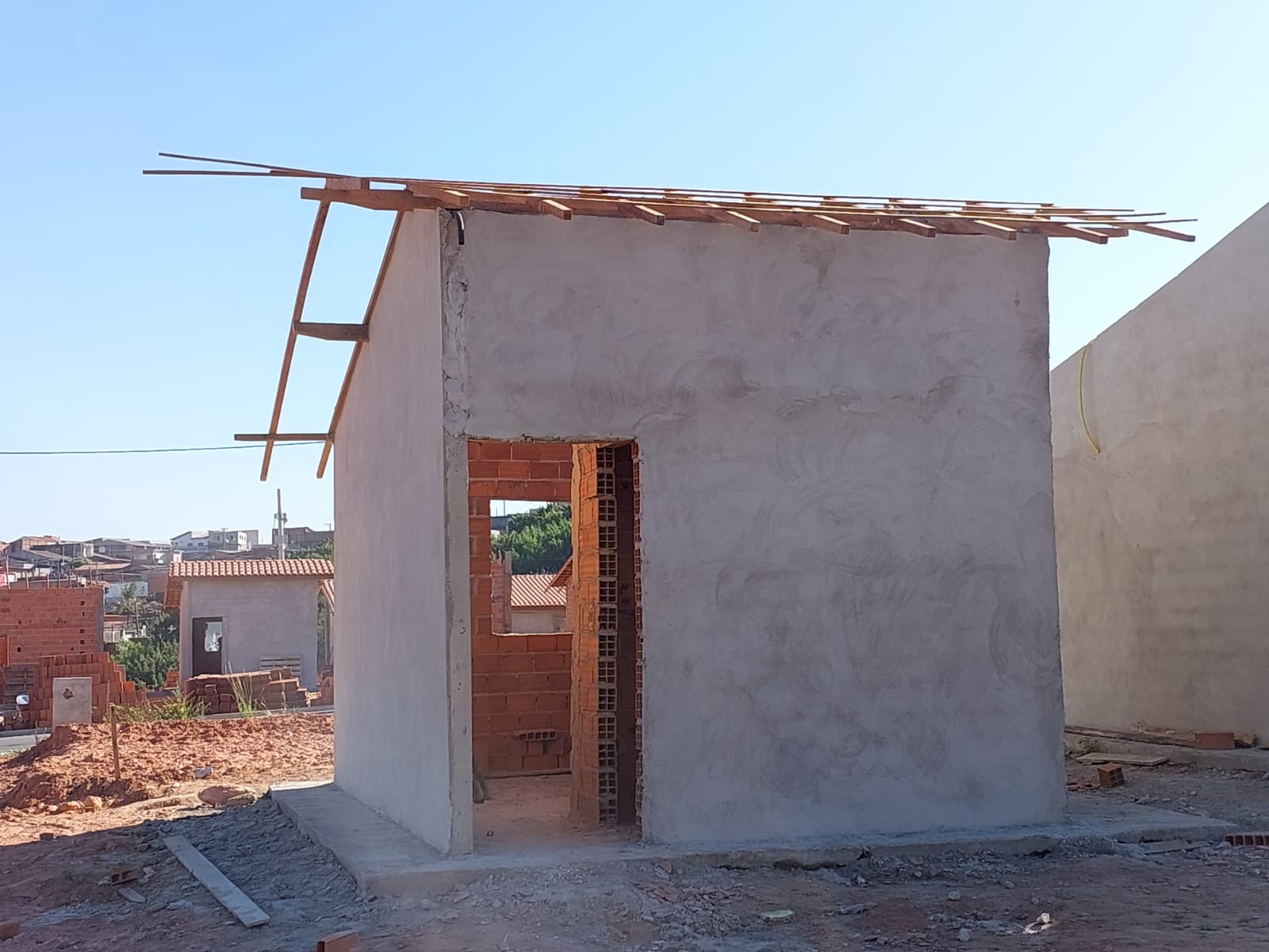 Professor da USP critica moradias de 15 m²; Vice-prefeito detalha situação