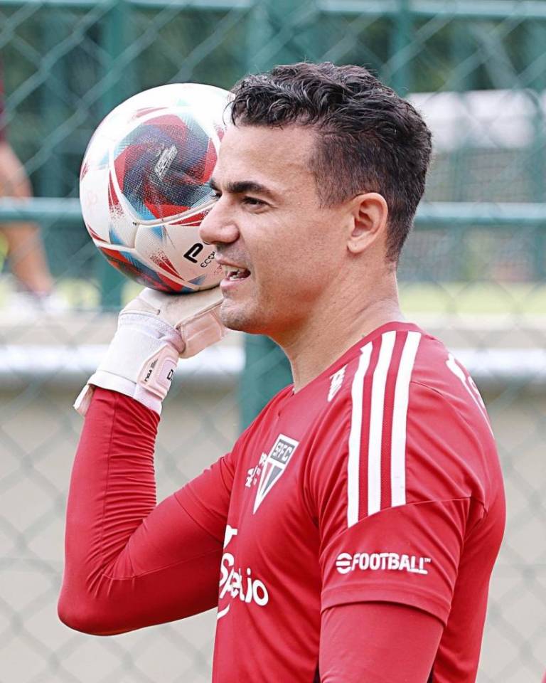 São Paulo reintegra Felipe Alves, mas técnico Dorival Júnior o mantêm fora do banco