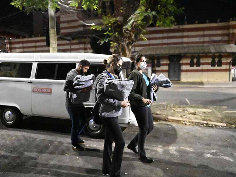 Operação que auxilia pessoas em situação de rua no inverno começa nesta quarta-feira