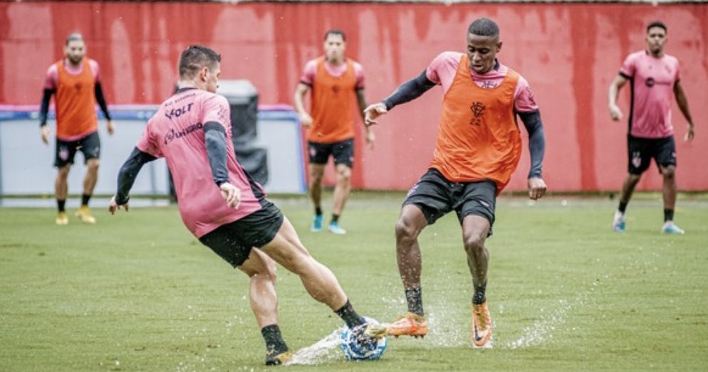 Suspenso, zagueiro Camutanga desfalca o Vitória contra o Guarani