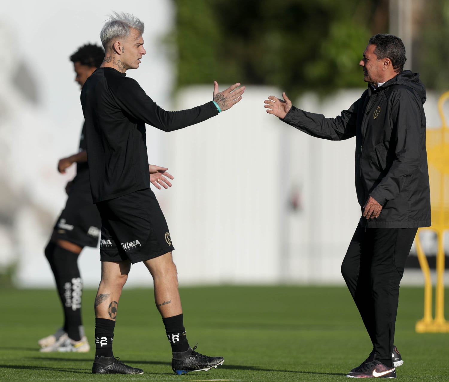Atacante Roger Guedes não comenta sobre saída do Corinthians